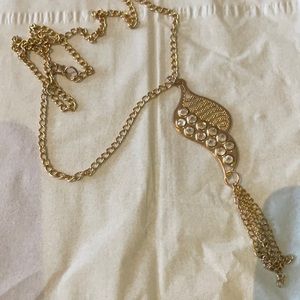 Neckles . Color gold